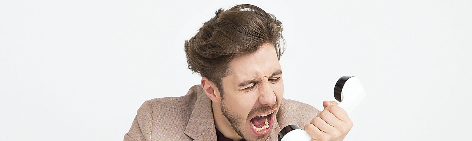 laki-laki benci telepon